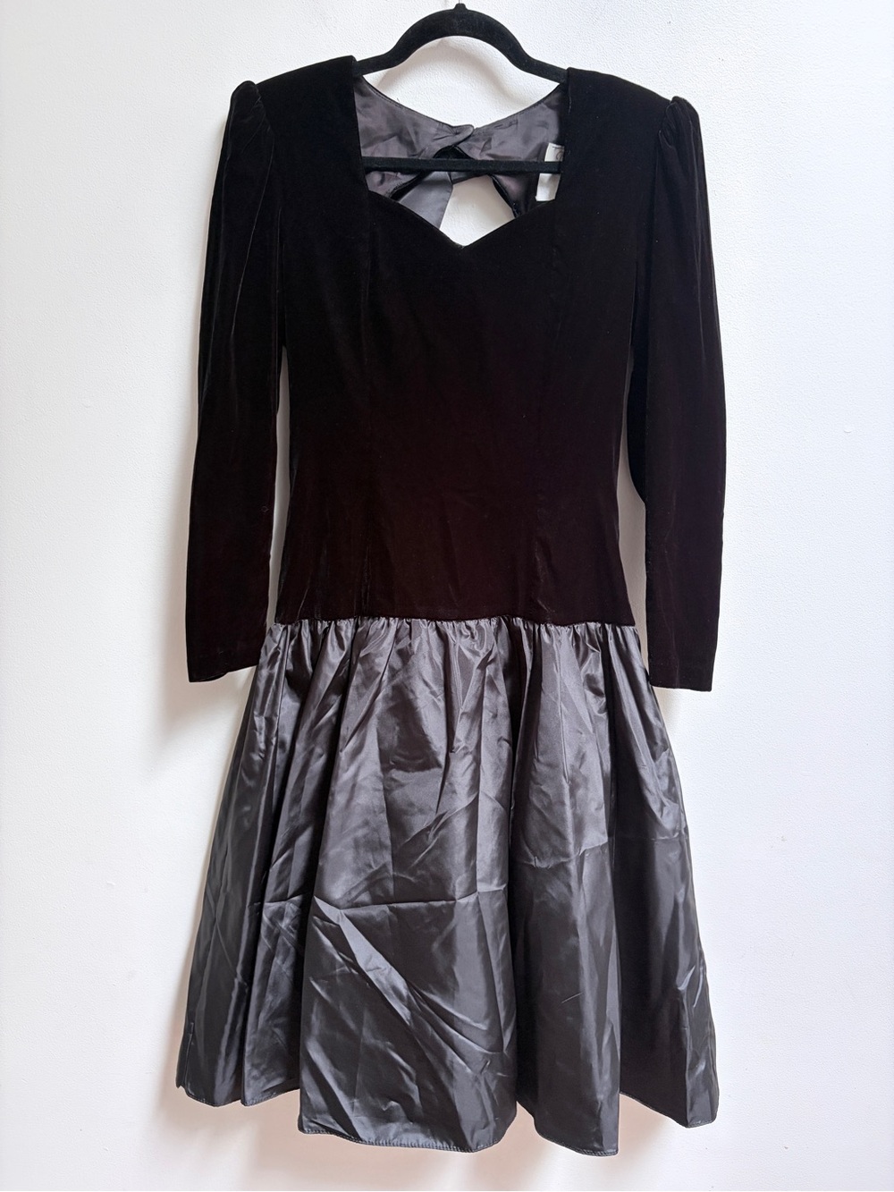 Vintage Piaf 80’s Black Velvet and Satin Fit-and-Flare Party Dress w Bow Sz 9/10